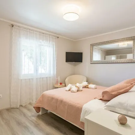 Luxury Apartment Beyond Stobrec Exterior photo