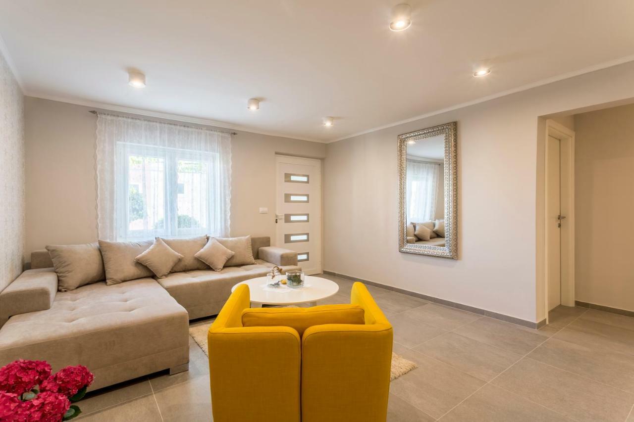 Luxury Beyond Apartament